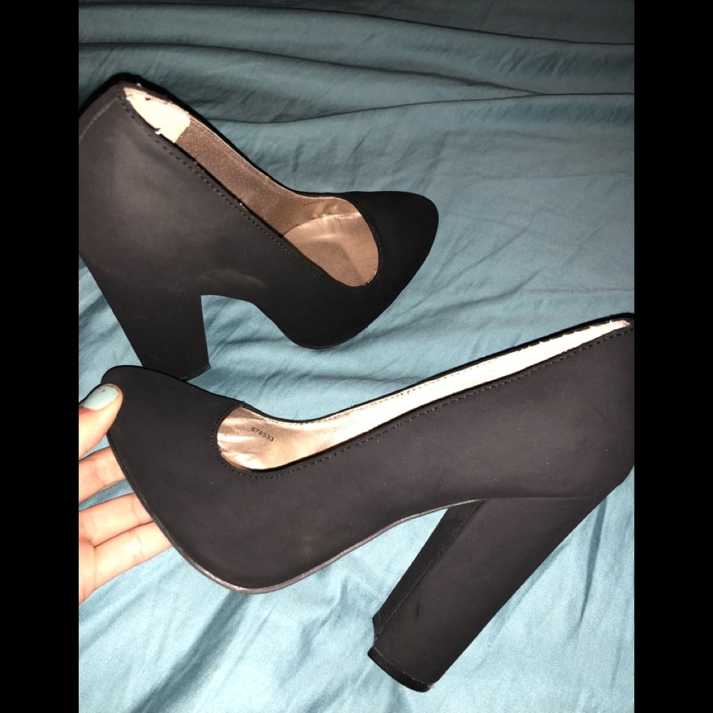 Black high heels 🦋